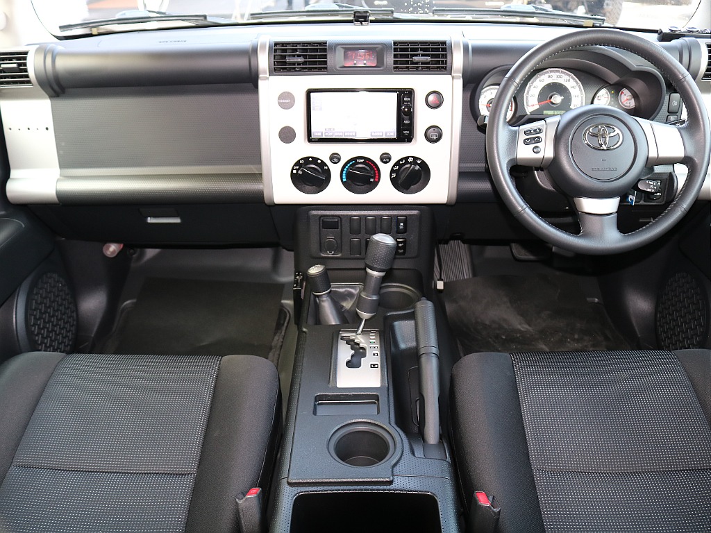 意外と広い室内もFJの魅力ですね！