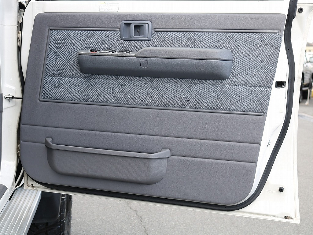 トヨタ ランドクルーザー70(35枚目)