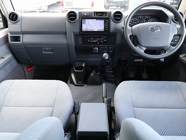 マニュアルは車好き心を揺さぶりますね！！