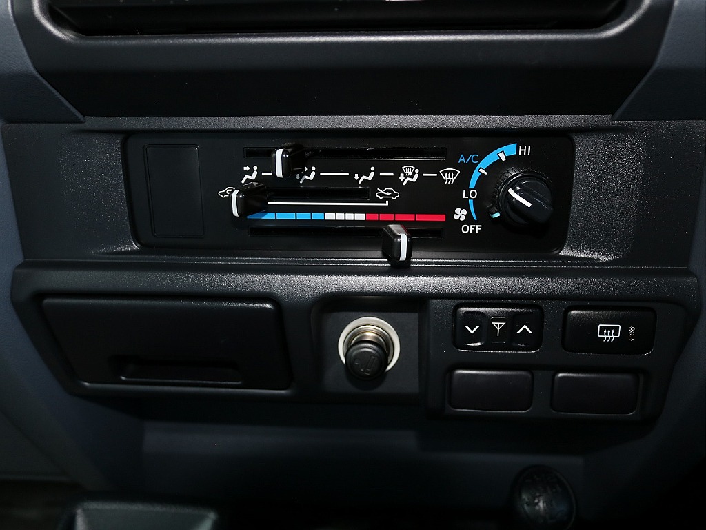 トヨタ ランドクルーザー70(49枚目)