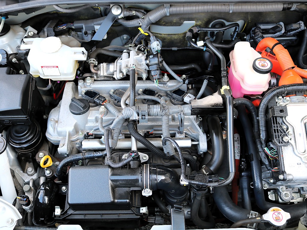 エンジンルームは御覧の通りです☆