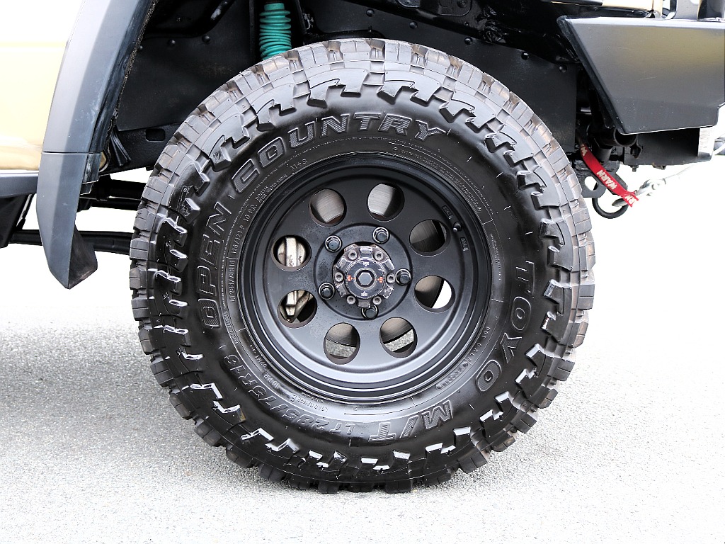 トヨタ ランドクルーザー70(3枚目)