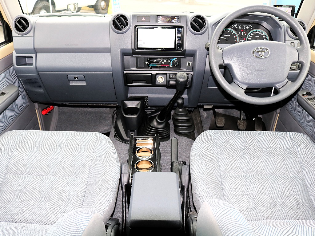 トヨタ ランドクルーザー70(4枚目)