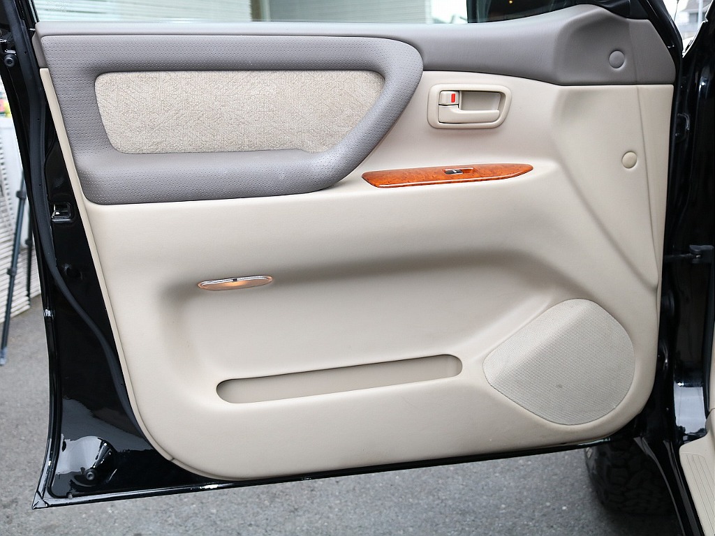 トヨタ ランドクルーザー100(33枚目)