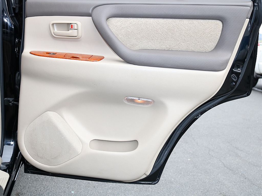 トヨタ ランドクルーザー100(36枚目)