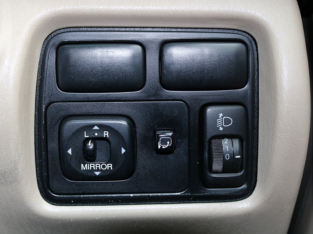 トヨタ ランドクルーザー100(48枚目)