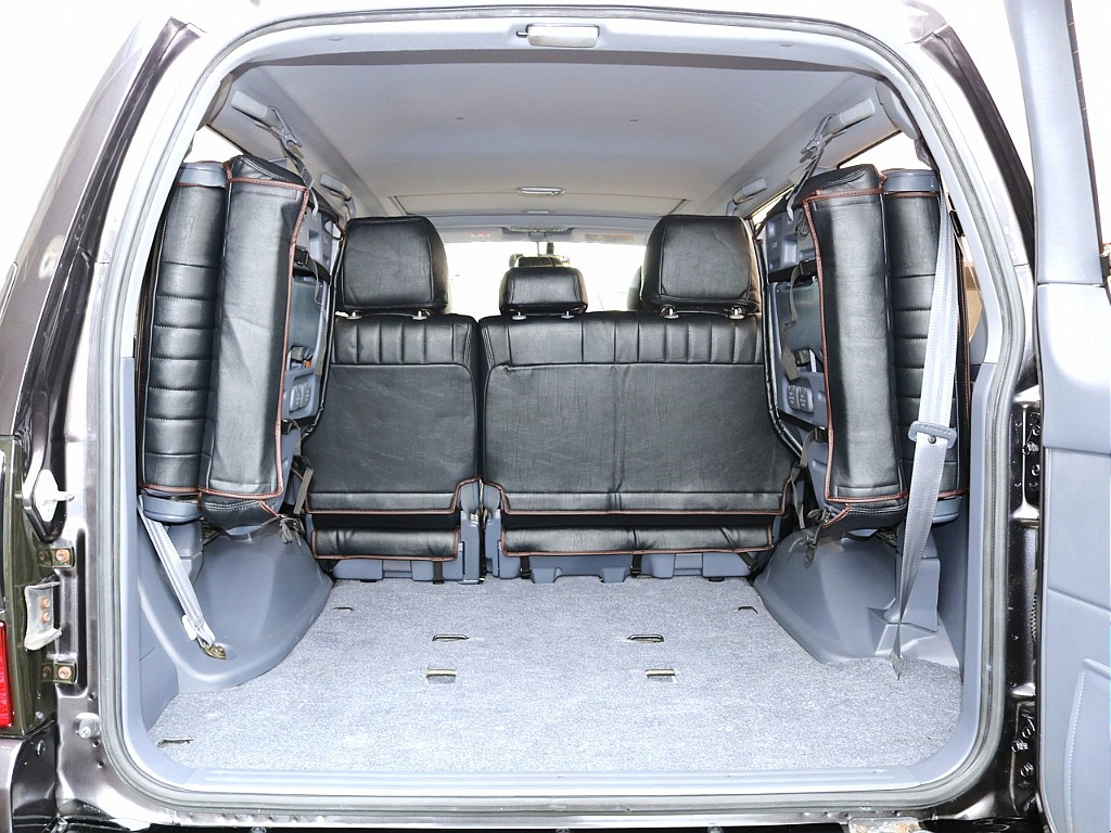３列目シートを跳ね上げれば広々のラゲッジスペースになります☆彡