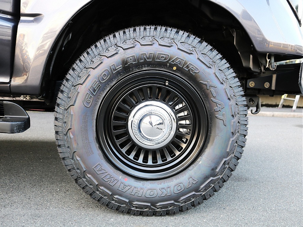 DEANカリフォルニアとジオランダータイヤが映えますね！