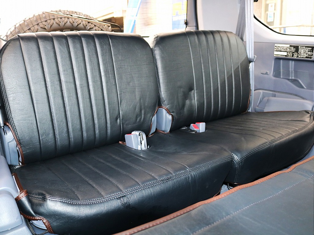 ３列目シート付の８人乗りになります！