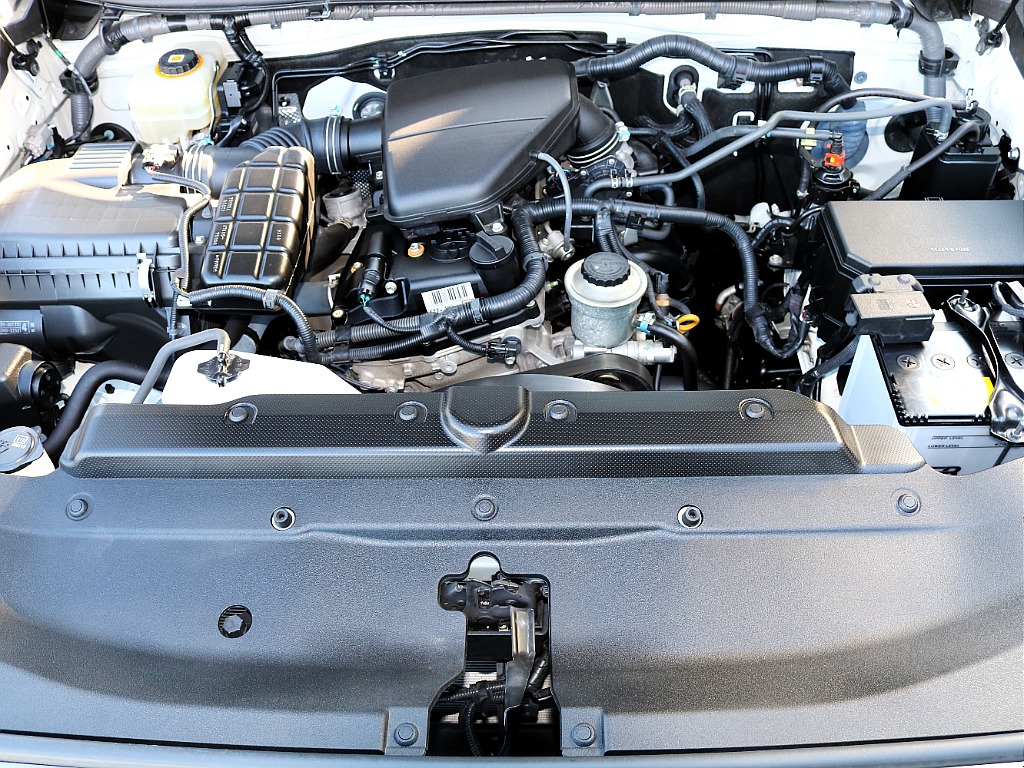 エンジンルームは御覧の通りです☆