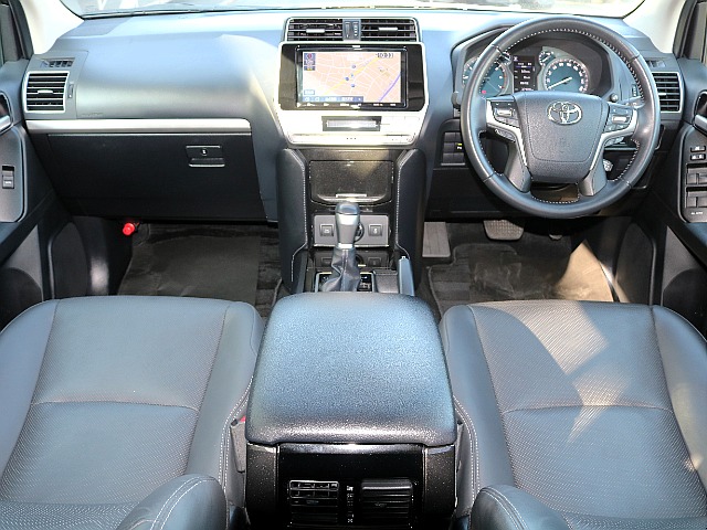 各部本革仕様の為、高級感があります☆