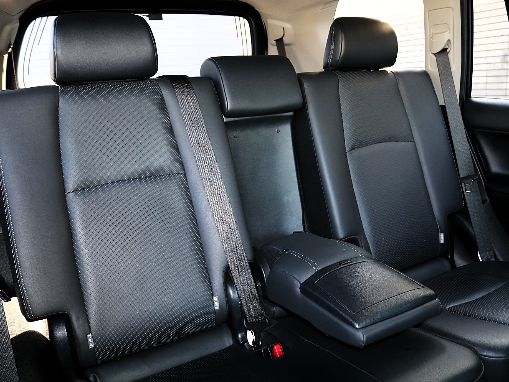 セカンドシートは6対4の分割シート☆
