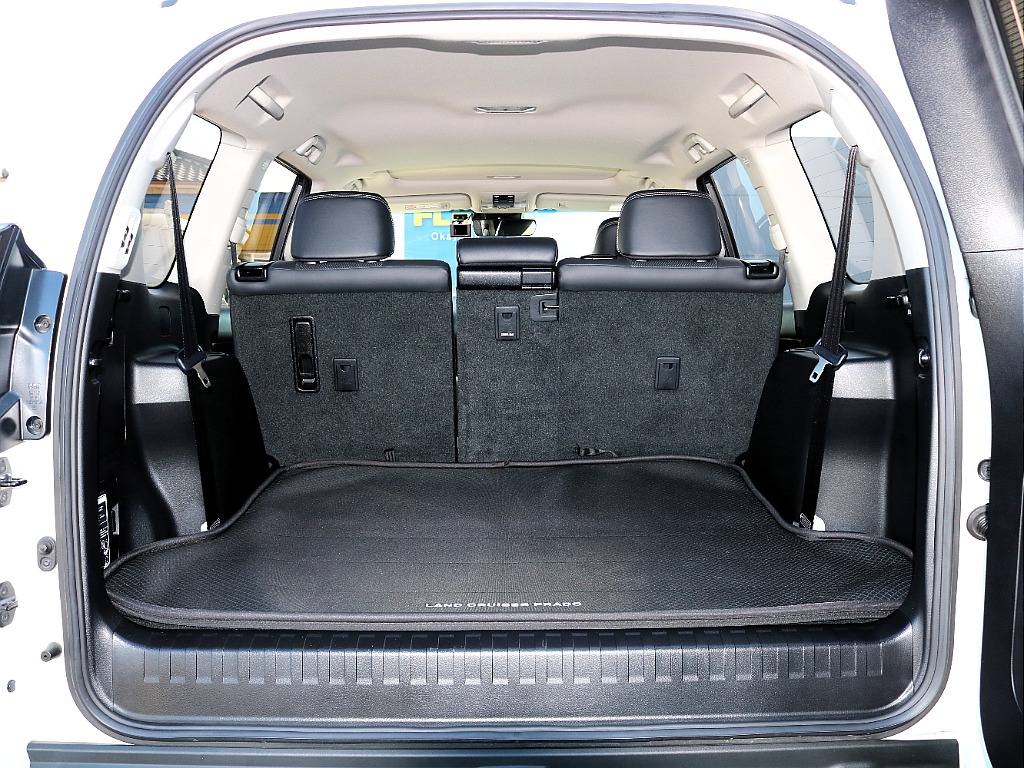 3列目シート付きの7人乗りです☆