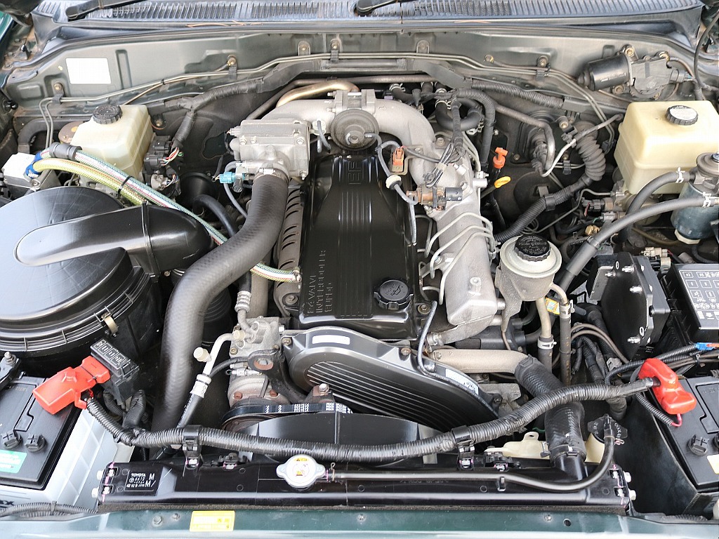 エンジンルームの状態もとても良好です！