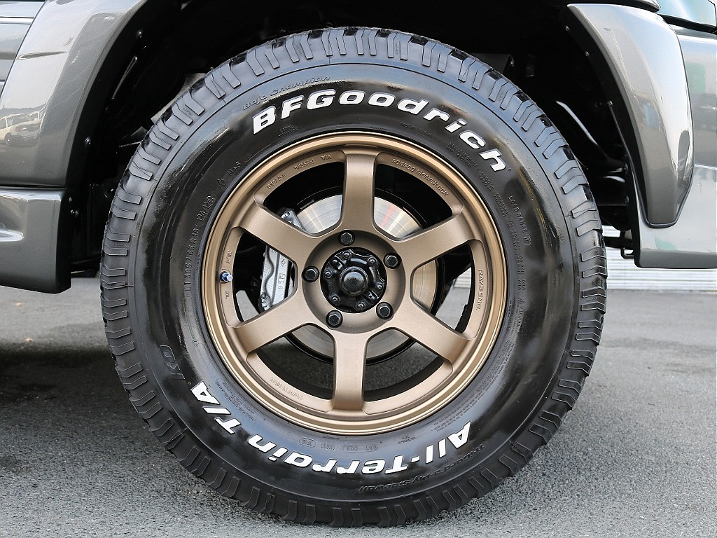レイズ　TE37　BFグッドリッチ305/65-18タイヤをインストール済み☆彡