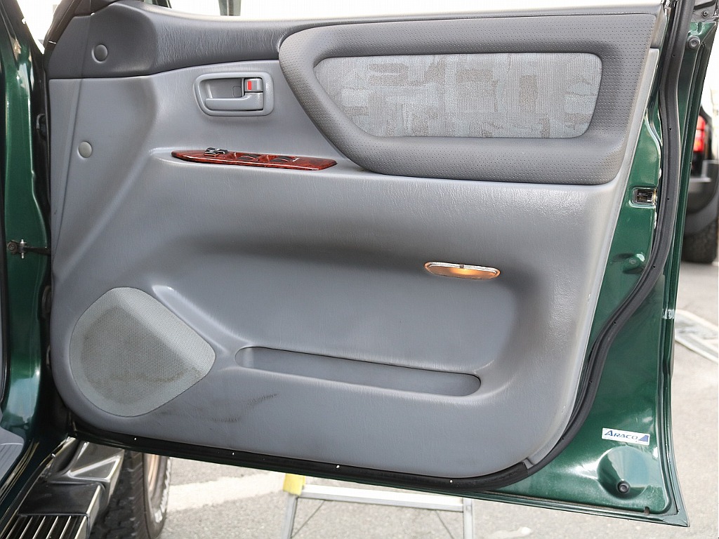 トヨタ ランドクルーザー100(35枚目)