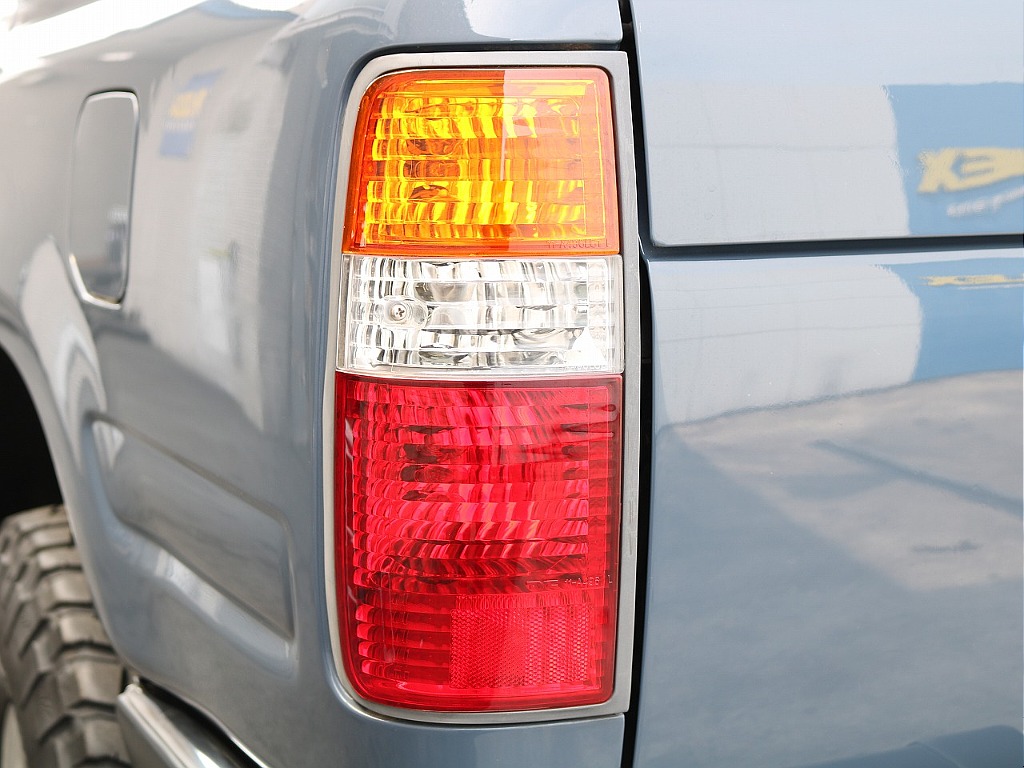 ３色テールランプはクラシックさを倍増させてくれます！