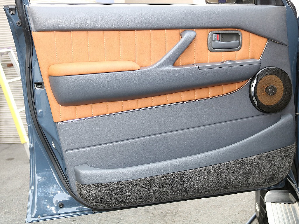 内張りはシートカバーと同系色で張替え済み☆彡