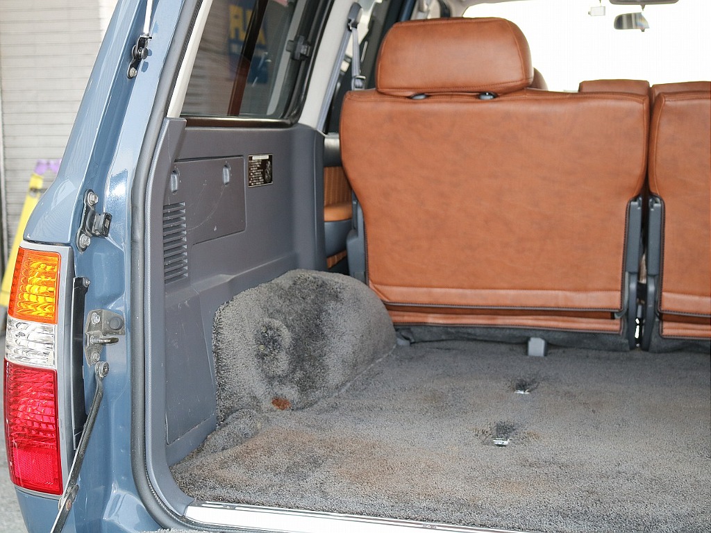 荷室内張の状態も良好です！