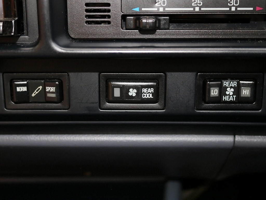 リアヒーター＆クーラー完備！！