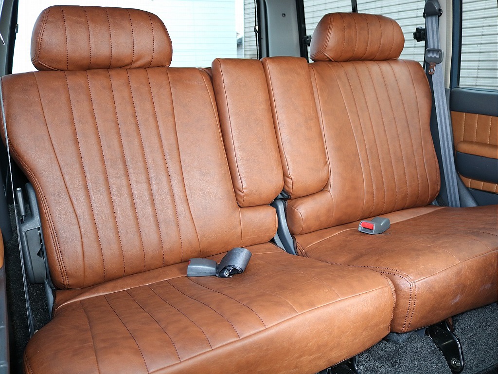 ２列目シートはアームレスト完備☆彡