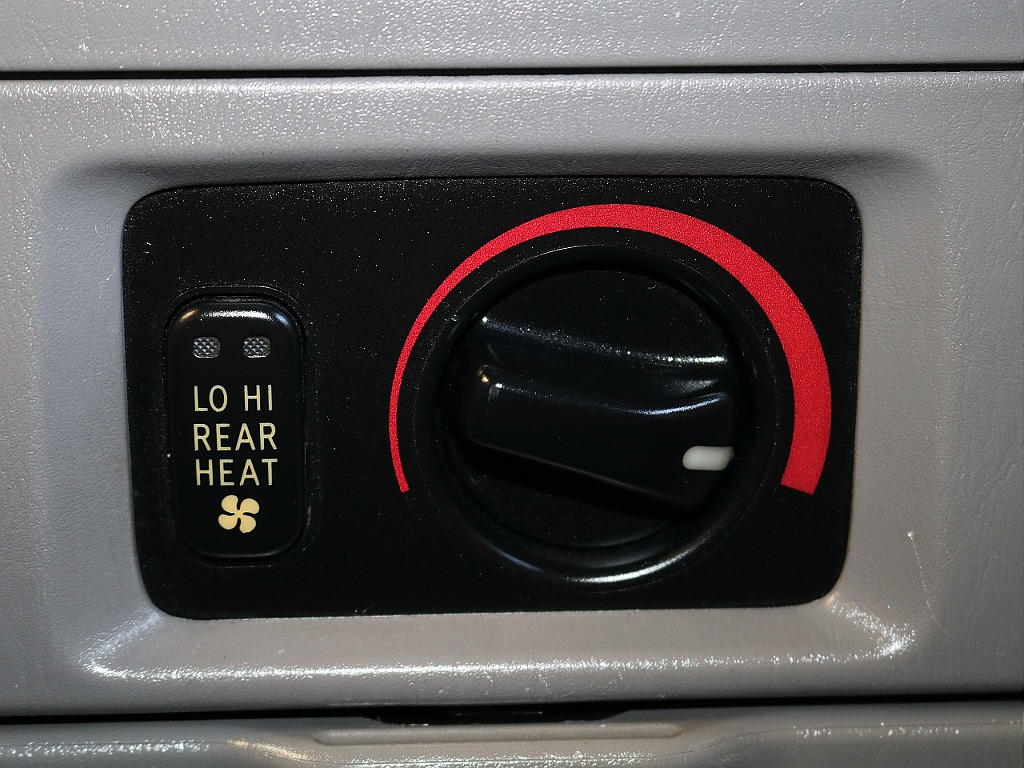 リアヒーターも操作可能です！