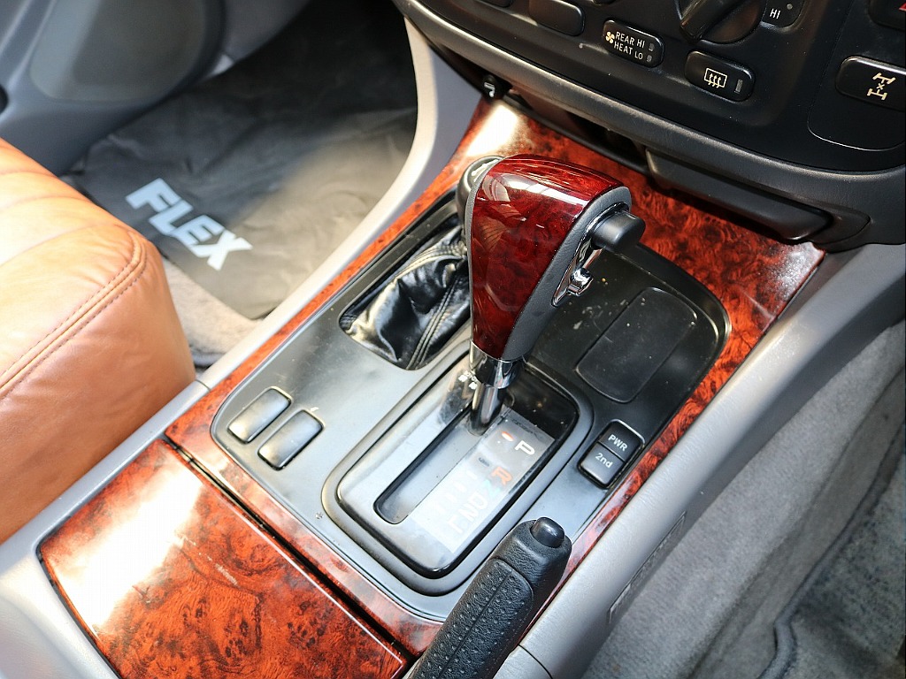 シフトノブもカスタム済み☆彡