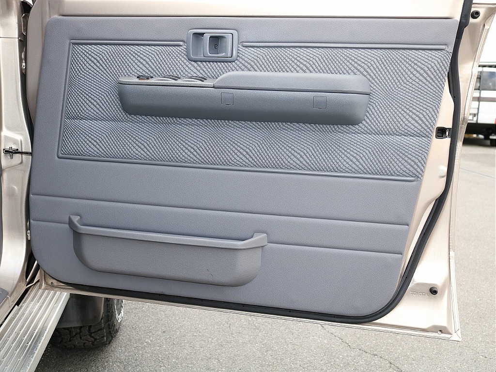 トヨタ ランドクルーザー70(33枚目)