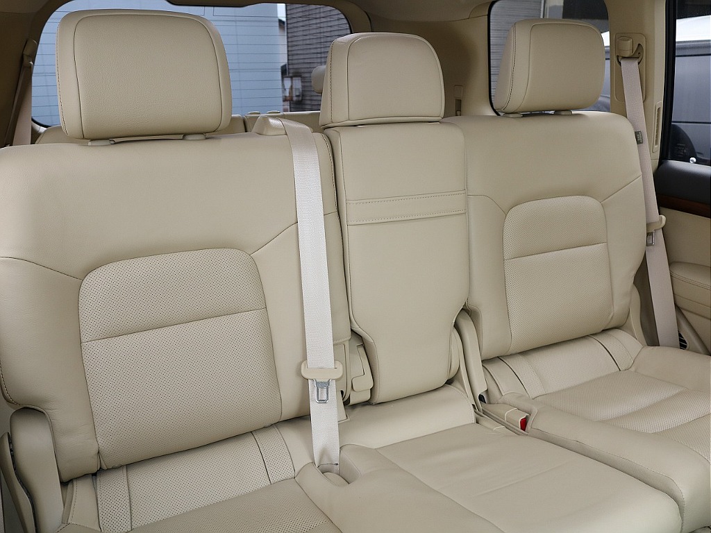 後席シートは広々３人掛けシートとなります！