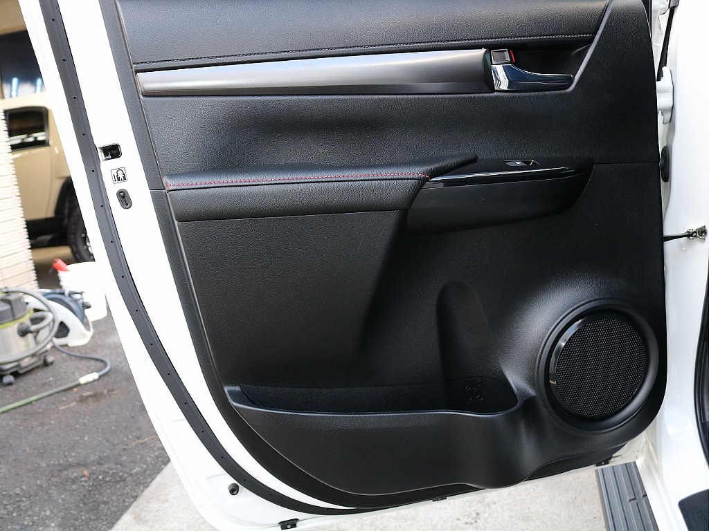 ２列目助手席側内張りももちろん良好！