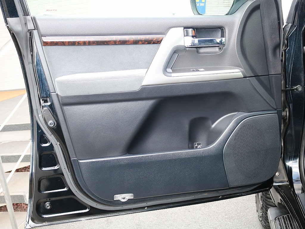 トヨタ ランドクルーザー200(33枚目)