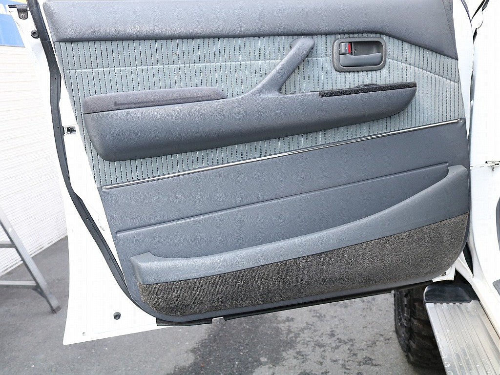 トヨタ ランドクルーザー80(34枚目)