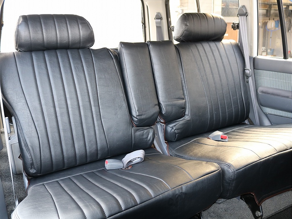 後席ももちろんクラシックシートカバー装着済み！