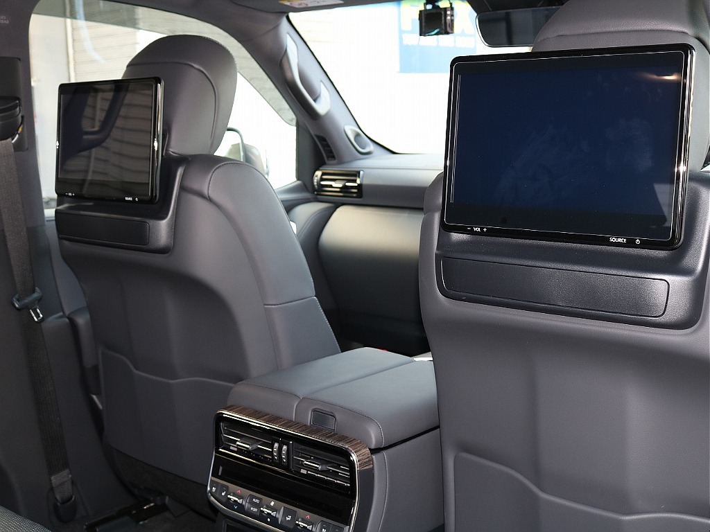 リアエンターテイメントシステムも装着済み！