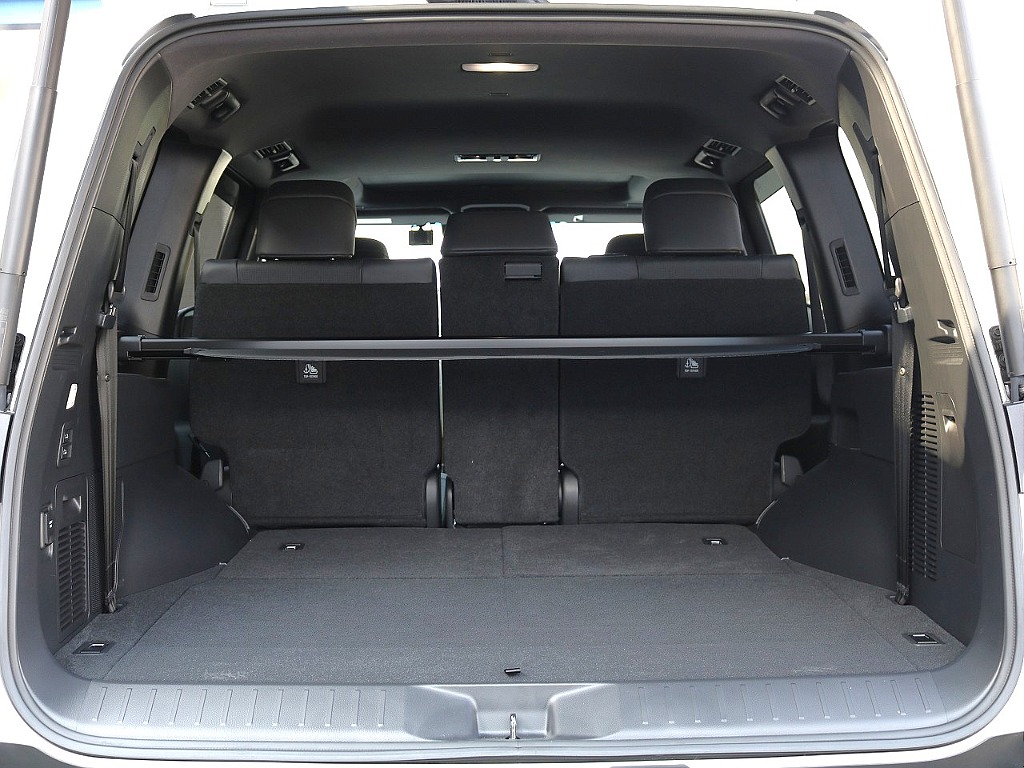 3列目シートをたためば荷物を積むことも可能です☆彡