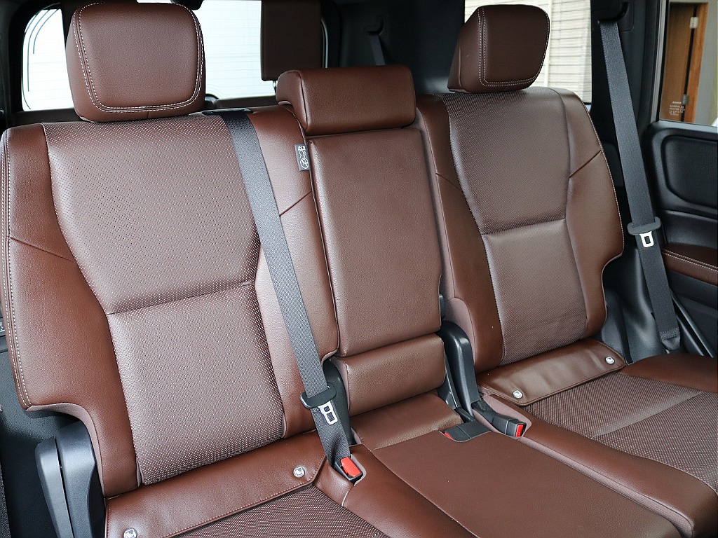 ３人掛けの２列目シートも高級感があります！