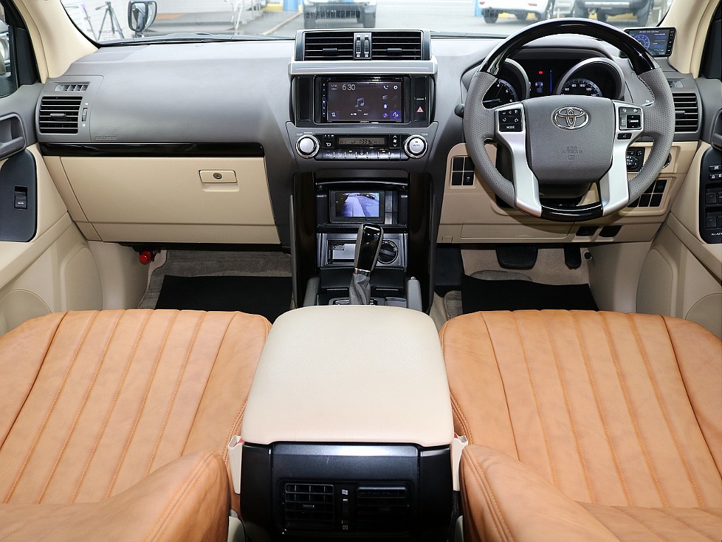 クラシックキャメルシートカバー装着のコックピットも魅力が詰まっております☆彡