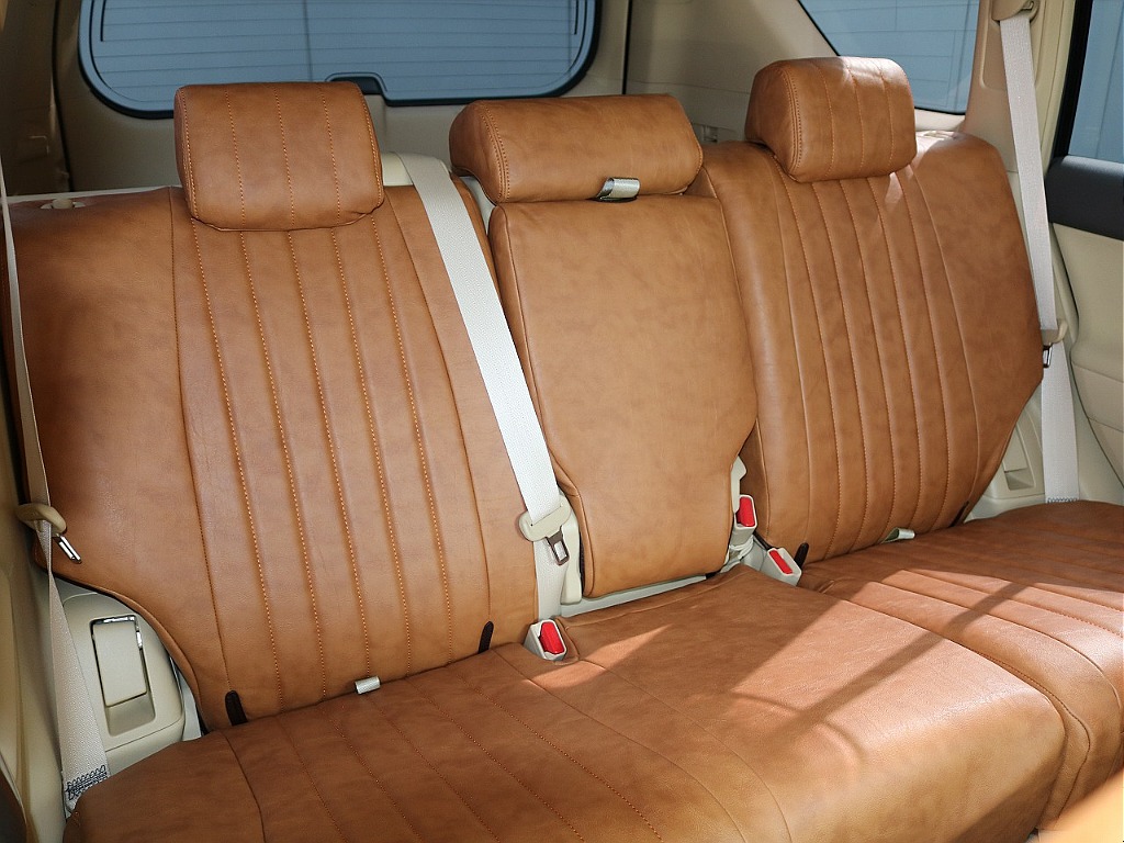 後席は広々3人掛けシートが付いております！