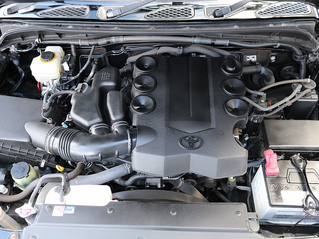 キレイなエンジンルームも魅力的ですね！