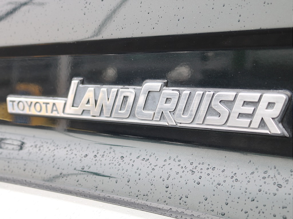 LAND CRUISERロゴ輝いています