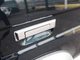 ドアハンドルもメッキが輝いています