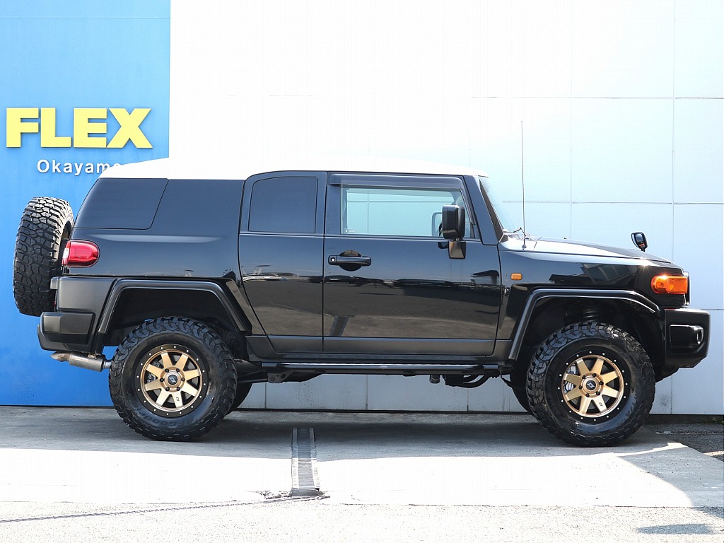 ブラックボディとブロンズのホイールがとてもマッチしております！