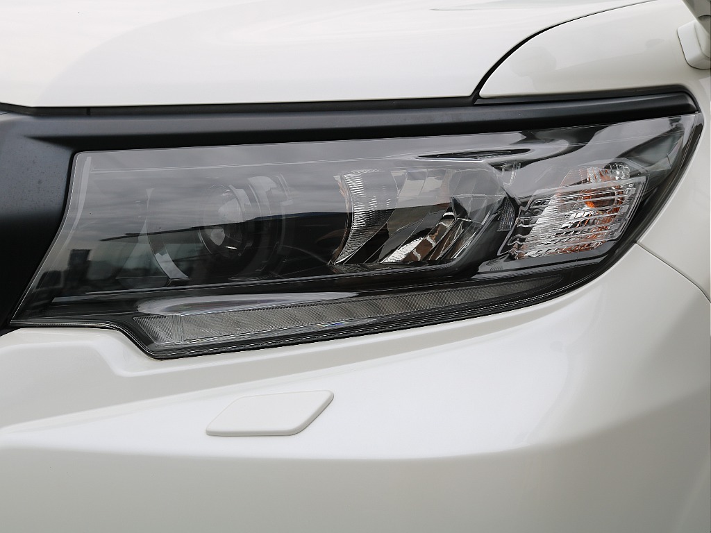 LEDヘッドライトがフロントフェイスを引き締めます！