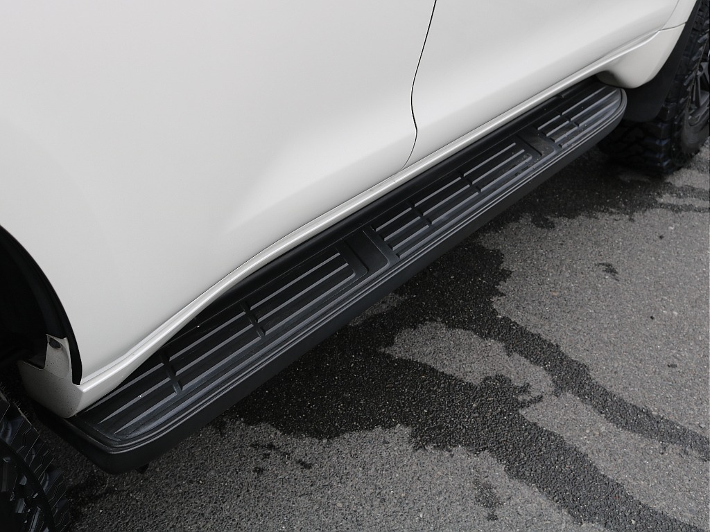 ステップ付きで乗り降り楽々！！