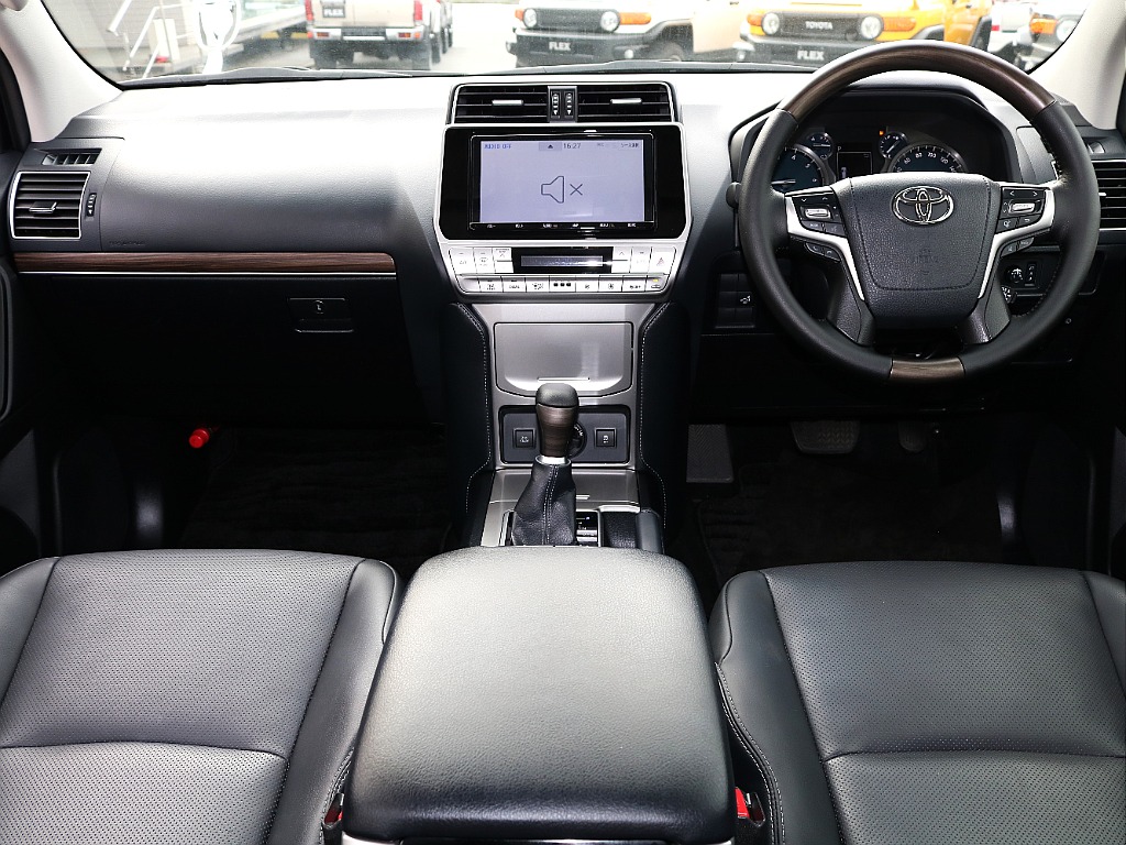 TX-Lグレードは本革シート標準装備