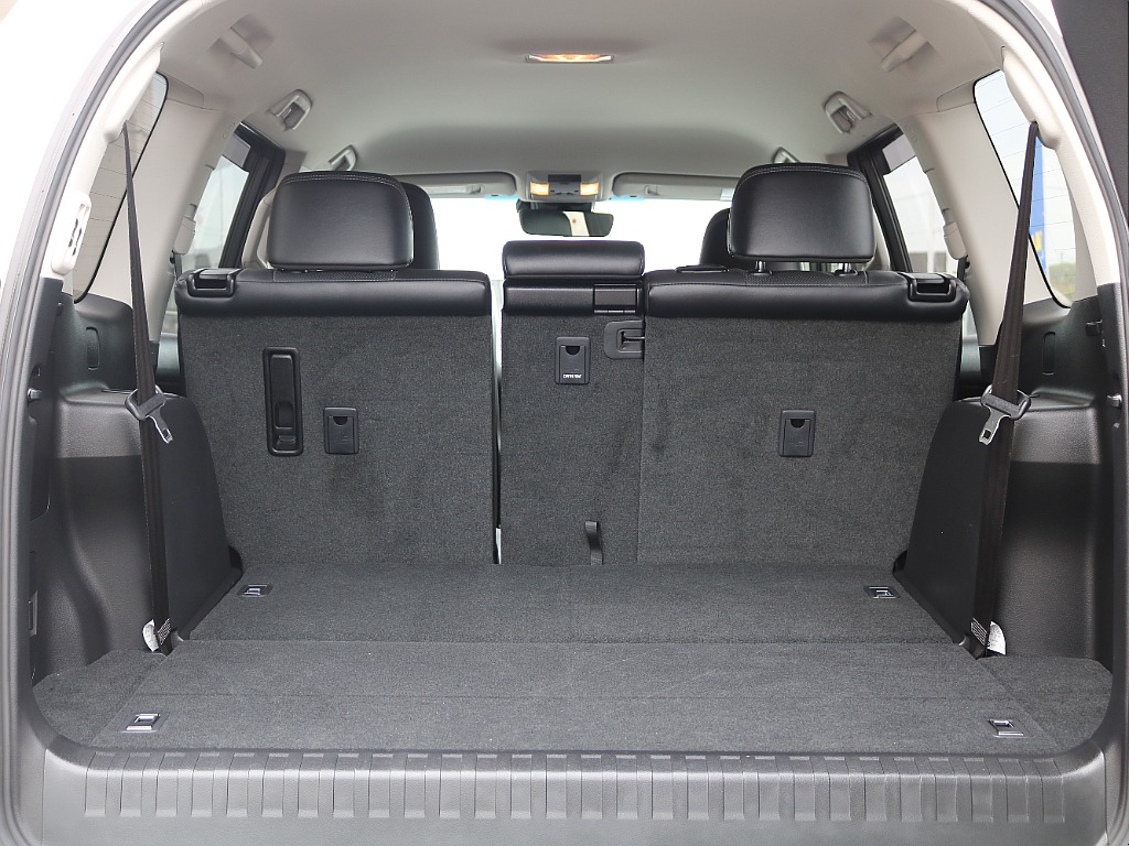 ３列目を倒すと広々ラゲッジルーム！