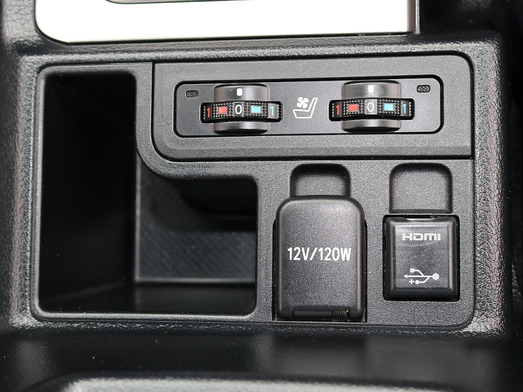 シートベンチレーションとシートヒーター付き！！