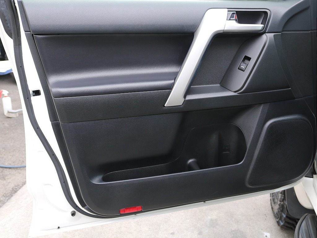 左前ドア内張り