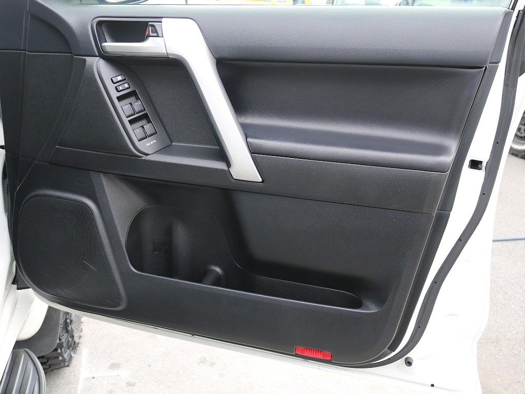 右前ドア内張り