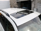 人気のサンルーフにブラックルーフレール付き！